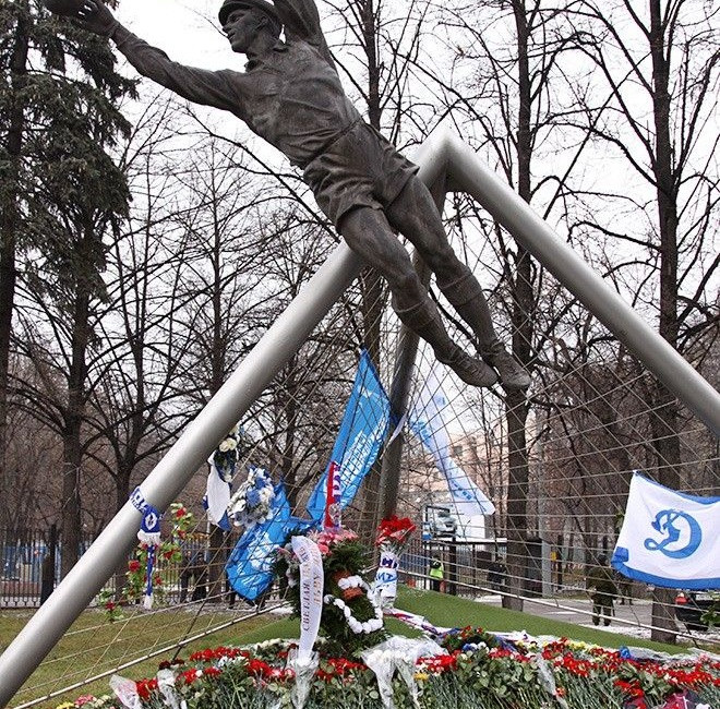 Традиционное возложение цветов Льву Яшину