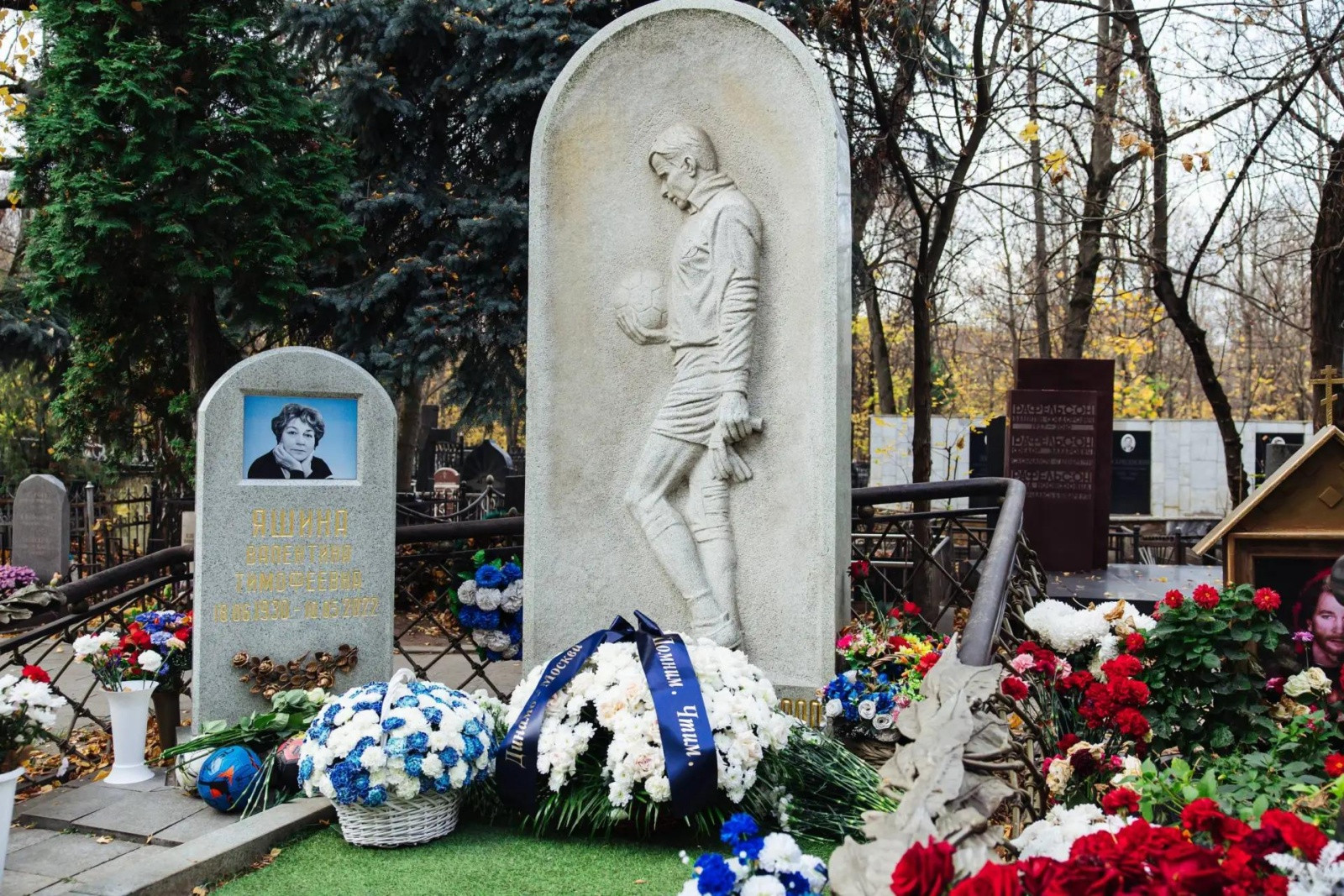 На Ваганьковском кладбище почтили память великого Льва Ивановича Яшина